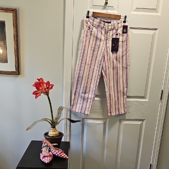 Gloria Vanderbilt Purple and Cream Striped Fabric Capri - Picture 1 of 12